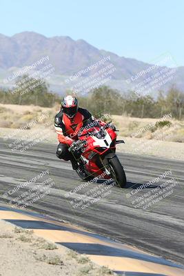 media/Dec-04-2025-Racers Edge (Thu) [[5ebc9f124d]]/3-B Group/3-Session 2 (Turn 7 Inside)/